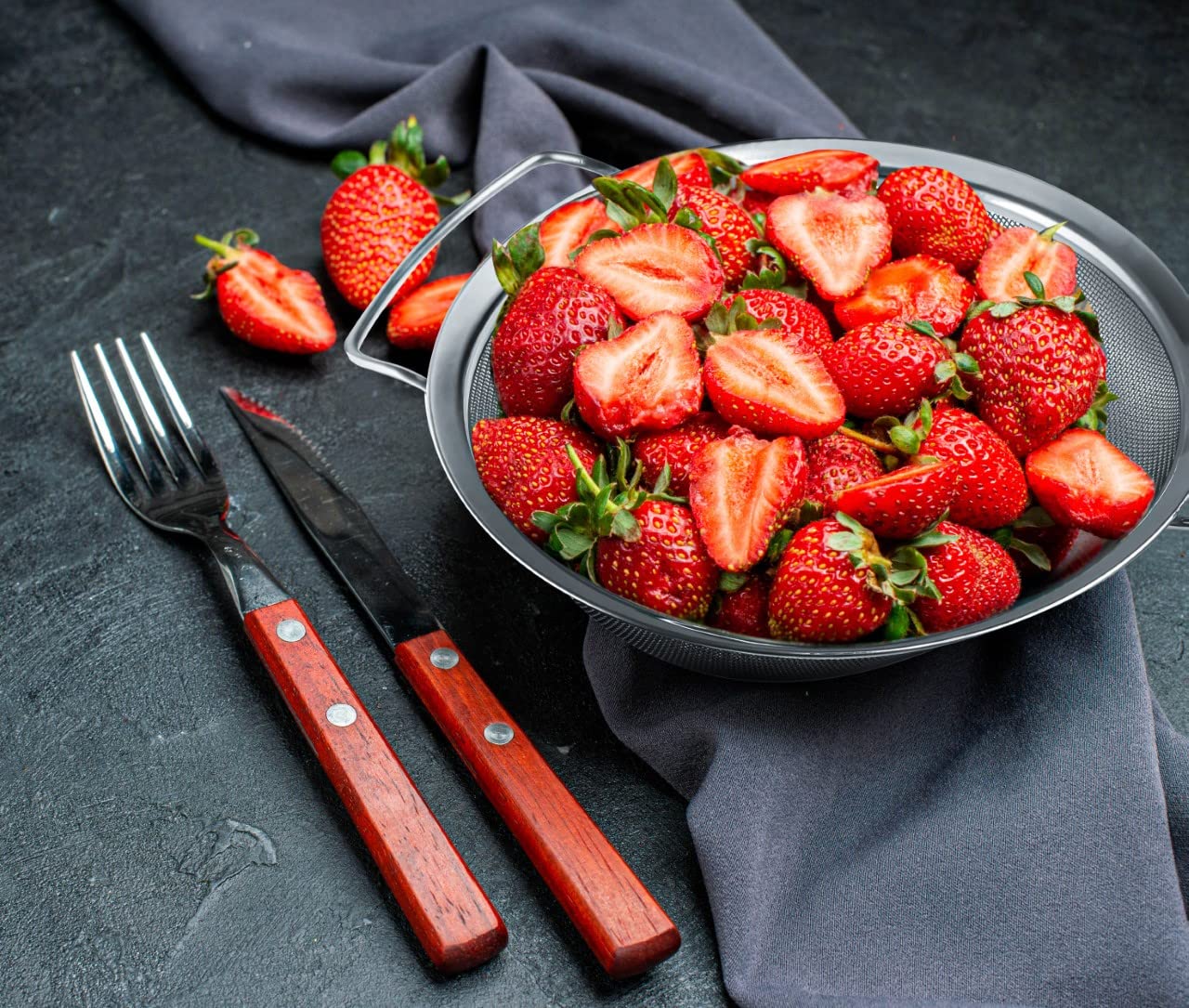 9" Large Fine Mesh Strainer with Thermo Plastic Rubber Handle - Sieve Fine Mesh Stainless Steel - Ideal Kitchen Essential to Strain Pasta, Quinoa and Rice